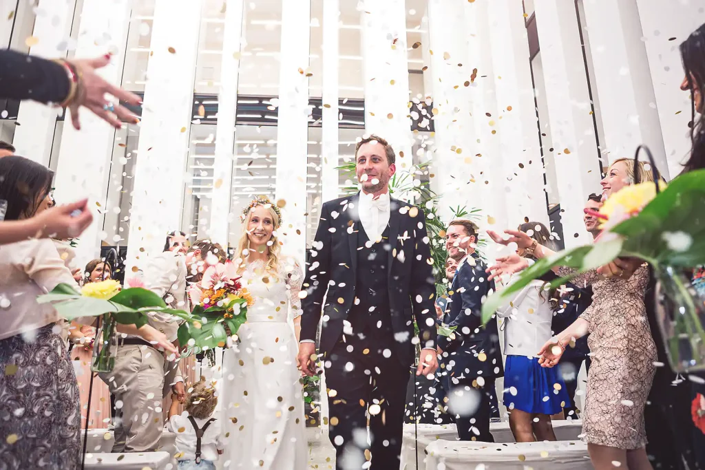 Konfetti bei Auszug, Hochzeit