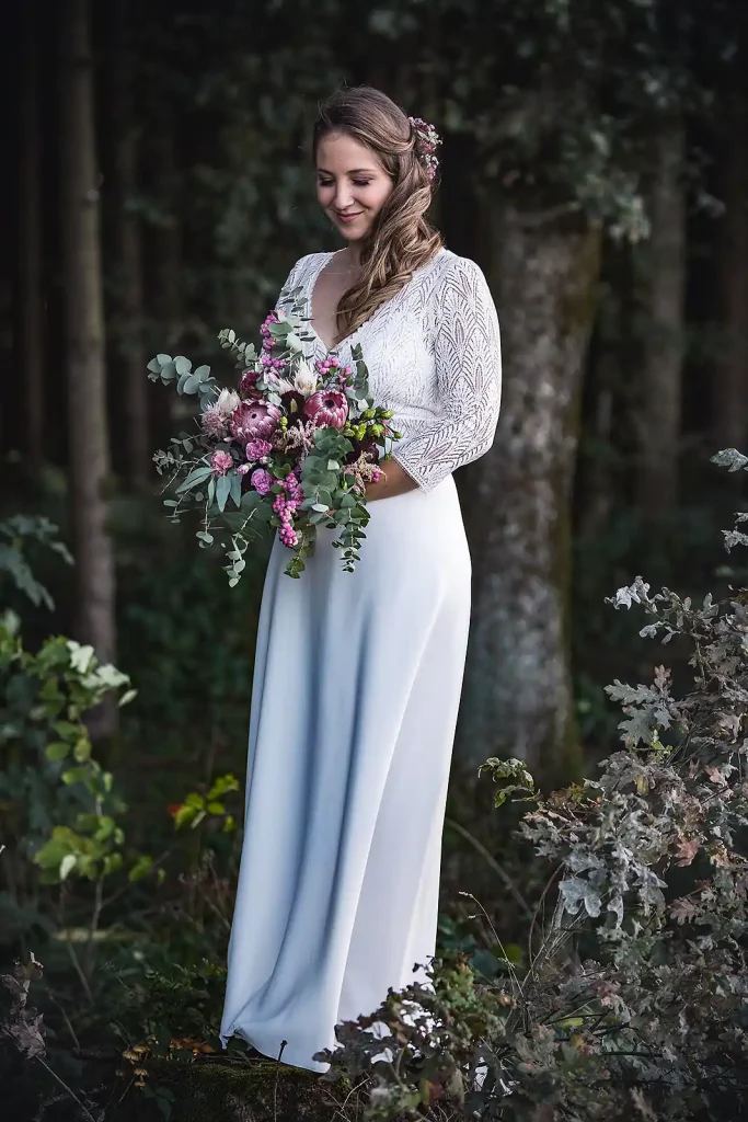 Bilder der Braut im Wald
