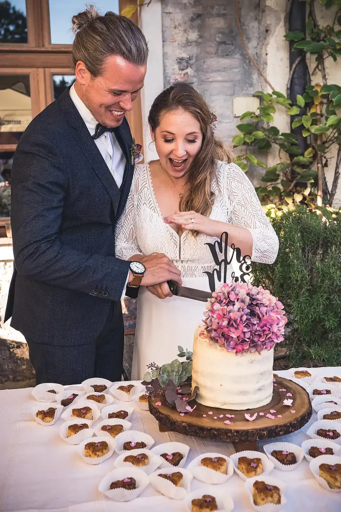 Anschnitt der Hochzeitstorte